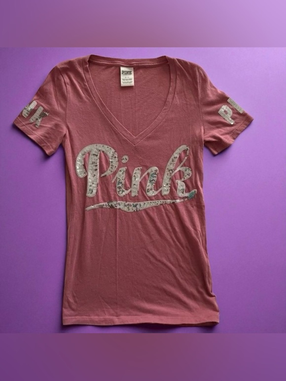 ✨PINK V‑Neck Sequin Logo Tee in Dusty Rose